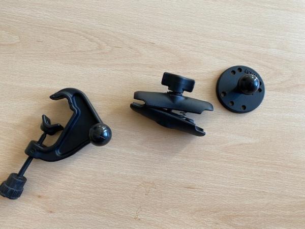 Attaches pour cadre RAM